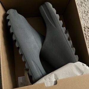Yeezy Slide